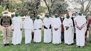 Officials and inmates wear masks made in Jaipur jail.(File Photo) Officials and inmates wear masks made in Jaipur jail.(File Photo)