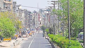 The measures between March 22 and 23 are significant as there was a steep reduction in the number of vehicles on the road and aided by favourable weather(Sanchit Khanna/HT file photo) The measures between March 22 and 23 are significant as there was a steep reduction in the number of vehicles on the road and aided by favourable weather(Sanchit Khanna/HT file photo)
