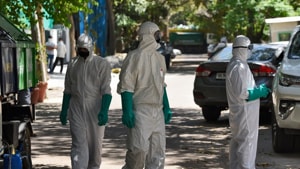 South Delhi Municipal Corporation (SDMC) public health department field workers arrive along with a team of doctors and inspectors to disinfect the residence where three persons were tested positive for Covid-19 in the Defence Colony area.(Burhaan Kinu/HT PHOTO) South Delhi Municipal Corporation (SDMC) public health department field workers arrive along with a team of doctors and inspectors to disinfect the residence where three persons were tested positive for Covid-19 in the Defence Colony area.(Burhaan Kinu/HT PHOTO)