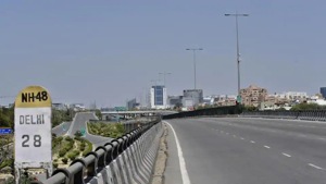 An empty stretch along NH 48 near IFFCO Chowk, on day thirteen of the 21-day nationwide lockdown to curb the spread of coronavirus. (Sanjeev Verma/ Hindustan Times) An empty stretch along NH 48 near IFFCO Chowk, on day thirteen of the 21-day nationwide lockdown to curb the spread of coronavirus. (Sanjeev Verma/ Hindustan Times)