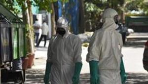 The South Delhi Municipal Corporation public health department field workers arrive with a team of doctors and inspectors, Defence Colony, New Delhi, April 6, 2020(Burhaan Kinu/HT PHOTO) The South Delhi Municipal Corporation public health department field workers arrive with a team of doctors and inspectors, Defence Colony, New Delhi, April 6, 2020(Burhaan Kinu/HT PHOTO)