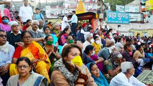 Devotees wearing masks take part in Ganga Aarti at Har Ki Pauri, in Haridwar in this file photo.(ANI Photo) Devotees wearing masks take part in Ganga Aarti at Har Ki Pauri, in Haridwar in this file photo.(ANI Photo)