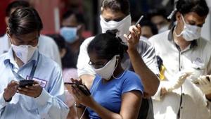 People in protective masks buying essentials during the nationwide lockdown in Mumbai.(ANI PHOTO.) People in protective masks buying essentials during the nationwide lockdown in Mumbai.(ANI PHOTO.)