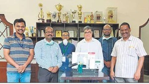 (From L) Swapnil Bukshete, Sandeep Sharad Anasane, Subir Bhaduri, Prof BB Ahuja, Abhijeet Bhagat and Deepak Dhiwar.(HT) (From L) Swapnil Bukshete, Sandeep Sharad Anasane, Subir Bhaduri, Prof BB Ahuja, Abhijeet Bhagat and Deepak Dhiwar.(HT)