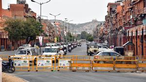 Police personnel patrolling the Ramganj area during a nationwide lockdown imposed in the wake of coronavirus pandemic, in Jaipur. Barmer’s first Covid-19 patient had travelled to the district from Ramganj area.(ANI File) Police personnel patrolling the Ramganj area during a nationwide lockdown imposed in the wake of coronavirus pandemic, in Jaipur. Barmer’s first Covid-19 patient had travelled to the district from Ramganj area.(ANI File)