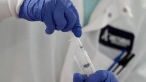 With little evidence on how this new virus will behave, virologists are falling back on the behaviour of coronaviruses, particularly SARS-CoV, with which SARS-COV-2 shares the most similarity.(Reuters file photo . Representative image) With little evidence on how this new virus will behave, virologists are falling back on the behaviour of coronaviruses, particularly SARS-CoV, with which SARS-COV-2 shares the most similarity.(Reuters file photo . Representative image)