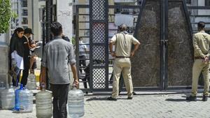 The police arrived at the corporator’s house after a complaint that he was partying on the terrace of his house.(PTI Photo/Representative) The police arrived at the corporator’s house after a complaint that he was partying on the terrace of his house.(PTI Photo/Representative)