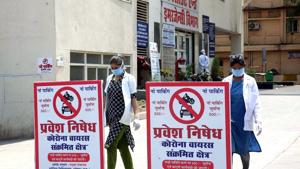 Medics wear mask seen at Government Hamidia hospital during the nationwide lockdown in wake of Coronavirus outbreak in Bhopal on Friday.(ANI) Medics wear mask seen at Government Hamidia hospital during the nationwide lockdown in wake of Coronavirus outbreak in Bhopal on Friday.(ANI)