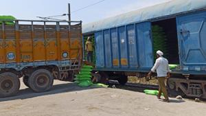 According to data issued by the Pune railway division, from March 22 to April 7, a total of 26 rakes of various goods (unloading) was brought to Pune railway division from different parts of the country.(HT PHOTO) According to data issued by the Pune railway division, from March 22 to April 7, a total of 26 rakes of various goods (unloading) was brought to Pune railway division from different parts of the country.(HT PHOTO)