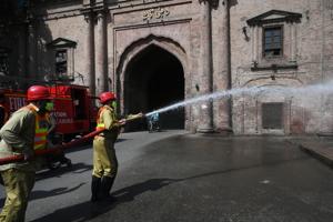 Municipal workers disinfecting a street in Lahore’s old city on March 23, 2020.(Arif Ali/AFP) Municipal workers disinfecting a street in Lahore’s old city on March 23, 2020.(Arif Ali/AFP)