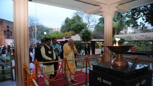 PM Modi tweeted the above photo while paying tribute to those who lost their lives in the 1919 Jallianwala Bagh massacre.(Photo Credit: Narendra Modi / Twitter) PM Modi tweeted the above photo while paying tribute to those who lost their lives in the 1919 Jallianwala Bagh massacre.(Photo Credit: Narendra Modi / Twitter)