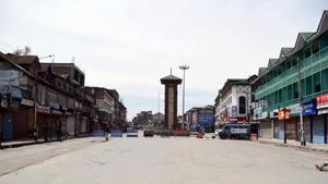 A view of the deserted road during the nationwide lockdown as a preventive measure against the COVID-19 coronavirus, in Srinagar on Saturday.(ANI) A view of the deserted road during the nationwide lockdown as a preventive measure against the COVID-19 coronavirus, in Srinagar on Saturday.(ANI)