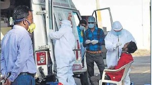 Medical staff collecting samples from people in a Covid 19 hotspot area in Lucknow on Tuesday.(ANI) Medical staff collecting samples from people in a Covid 19 hotspot area in Lucknow on Tuesday.(ANI)