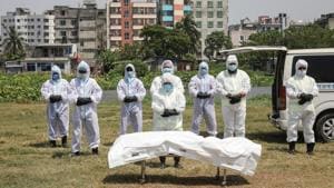 People, wearing protective suits, offer funeral prayers for a man who died due to coronavirus disease (COVID-19), before his burial at a graveyard in Dhaka, Bangladesh, April 6, 2020.(REUTERS/ Representative image) People, wearing protective suits, offer funeral prayers for a man who died due to coronavirus disease (COVID-19), before his burial at a graveyard in Dhaka, Bangladesh, April 6, 2020.(REUTERS/ Representative image)