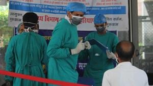 A quarantined group of people is brought for screening tests by the district health department, on day sixteen of the 21 day nationwide lockdown to curb the spread of coronavirus, at Civil Hospital Sector 10 in Gurugram, India, on Thursday, April 09, 2020.(Yogendra Kumar/HT PHOTO) A quarantined group of people is brought for screening tests by the district health department, on day sixteen of the 21 day nationwide lockdown to curb the spread of coronavirus, at Civil Hospital Sector 10 in Gurugram, India, on Thursday, April 09, 2020.(Yogendra Kumar/HT PHOTO)