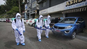 Municipal workers disinfect an area during lockdown to prevent the spread of new coronavirus in Jammu, on April 16.(AP) Municipal workers disinfect an area during lockdown to prevent the spread of new coronavirus in Jammu, on April 16.(AP)