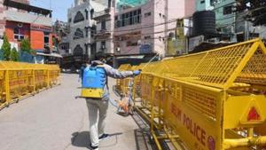 An additional list of containment zones had been issued by the government late on Tuesday evening and also included areas in Sangam Vihar, C-2 Janakpuri, several lanes in Chhuriya Mohalla of Tughlakabad village in south Delhi and Jahangirpuri in north Delhi.(SONU MEHTA/HT PHOTO.) An additional list of containment zones had been issued by the government late on Tuesday evening and also included areas in Sangam Vihar, C-2 Janakpuri, several lanes in Chhuriya Mohalla of Tughlakabad village in south Delhi and Jahangirpuri in north Delhi.(SONU MEHTA/HT PHOTO.)