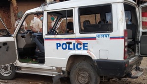 The vehicle in which the victims were travelling.(HT Photo) The vehicle in which the victims were travelling.(HT Photo)