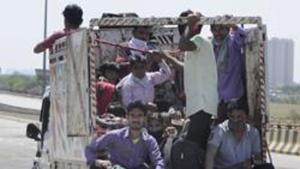 Migrant workers hitch a ride after a nationwide lockdown was announced on March 24, Noida, March 29, 2020(Sunil Ghosh / Hindustan Times) Migrant workers hitch a ride after a nationwide lockdown was announced on March 24, Noida, March 29, 2020(Sunil Ghosh / Hindustan Times)