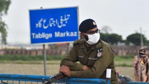 A policeman wearing a facemask stands at the Tablighi Markaz checkpoint during a government-imposed nationwide lockdown as a preventive measure against the COVID-19 coronavirus, in Lahore.(AFP) A policeman wearing a facemask stands at the Tablighi Markaz checkpoint during a government-imposed nationwide lockdown as a preventive measure against the COVID-19 coronavirus, in Lahore.(AFP)