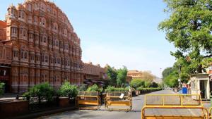 A deserted Hawa Mahal road during the nationwide lockdown against the coronavirus pandemic in Jaipur.(ANI PHOTO.) A deserted Hawa Mahal road during the nationwide lockdown against the coronavirus pandemic in Jaipur.(ANI PHOTO.)
