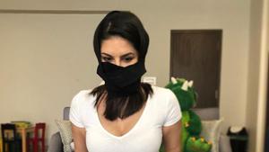 Sunny Leone wearing a face mask(Instagram) Sunny Leone wearing a face mask(Instagram)