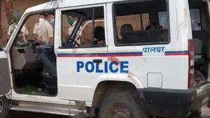 The three men from Kandivali in Mumbai were heading towards Gujarat’s Surat in a car to attend a funeral late on April 16. (HT photo) The three men from Kandivali in Mumbai were heading towards Gujarat’s Surat in a car to attend a funeral late on April 16. (HT photo)