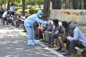 People are thermal screened and sensitized about the coronavirus by workers in PPE.(Sonu Mehta/HT PHOTO) People are thermal screened and sensitized about the coronavirus by workers in PPE.(Sonu Mehta/HT PHOTO)