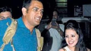 MS Dhoni (L) with wife Sakshi.(HT Photo) MS Dhoni (L) with wife Sakshi.(HT Photo)