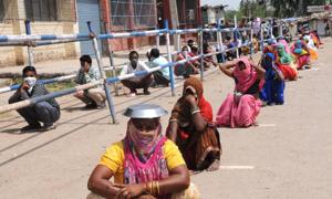 The deputy commissioner said he has already directed all SDMs to visit the field and explore new points for food and ration distribution.(HT Photo) The deputy commissioner said he has already directed all SDMs to visit the field and explore new points for food and ration distribution.(HT Photo)
