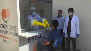 The portable screening booth developed by the IIT Roorkee team.(HT Photo) The portable screening booth developed by the IIT Roorkee team.(HT Photo)