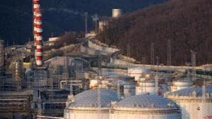 One area in which India can definitely use the lower oil prices to its advantage is to stock up on the commodity for future use(Bloomberg) One area in which India can definitely use the lower oil prices to its advantage is to stock up on the commodity for future use(Bloomberg)