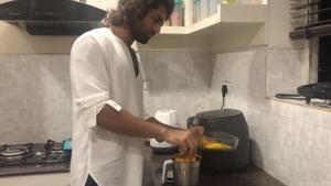 Vijay Deverakonda shared his video of doing housework. Vijay Deverakonda shared his video of doing housework.