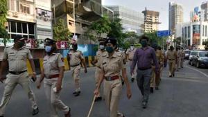 The patrolling police personnel reached an intersection in Shivaji Nagar after the police control room informed them of a mob was roaming on the road, the police said. (Satish Bate/HT Photo) The patrolling police personnel reached an intersection in Shivaji Nagar after the police control room informed them of a mob was roaming on the road, the police said. (Satish Bate/HT Photo)