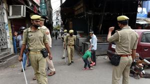 Policemen patrol streets in Lucknow during Covid-19 lockdown on Sunday.(Dheeraj Dhawan/HT Photo) Policemen patrol streets in Lucknow during Covid-19 lockdown on Sunday.(Dheeraj Dhawan/HT Photo)