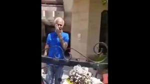 The image captures the elderly man’s emotional reaction.(Twitter/@ipspankajnain) The image captures the elderly man’s emotional reaction.(Twitter/@ipspankajnain)