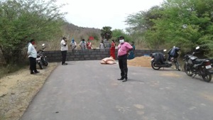 The Vellore district administration ordered the demolition of the wall at Chittoor district (in photo) after Chittoor district collector took up the matter with his Vellore counterpart , citing the immediate need to restore emergency transport services.(HT Photo) The Vellore district administration ordered the demolition of the wall at Chittoor district (in photo) after Chittoor district collector took up the matter with his Vellore counterpart , citing the immediate need to restore emergency transport services.(HT Photo)