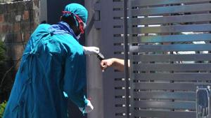 The health ministry guidelines say that those with mild Covid-19 symptoms or who are in pre-symptomatic stage should have the requisite facility at their residence for self-isolation and also for quarantining the family contacts.(Ravi Kumar / HT File Photo) The health ministry guidelines say that those with mild Covid-19 symptoms or who are in pre-symptomatic stage should have the requisite facility at their residence for self-isolation and also for quarantining the family contacts.(Ravi Kumar / HT File Photo)