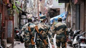 Belgavi police superintendent Laxman Nimbargi said Savant got into an argument with two of their constables while they were on a patrol and saw his sitting outside a house with a group of around six people.(Bloomberg file photo. Representative image) Belgavi police superintendent Laxman Nimbargi said Savant got into an argument with two of their constables while they were on a patrol and saw his sitting outside a house with a group of around six people.(Bloomberg file photo. Representative image)