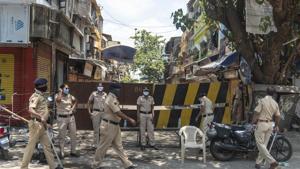 Police personnel at a containment zone in Shivaji Nagar during nation wide lockdown due to corona virus, Govandi, Mumbai, April 27 2020.(Aalok Soni / HT Photo) Police personnel at a containment zone in Shivaji Nagar during nation wide lockdown due to corona virus, Govandi, Mumbai, April 27 2020.(Aalok Soni / HT Photo)