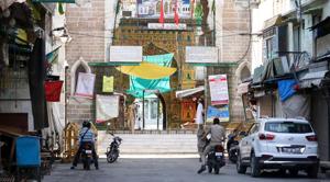 The shrine of Sufi saint Khwaja Moinuddin Chishti in Ajmer lies deserted during the lockdown.(ANI) The shrine of Sufi saint Khwaja Moinuddin Chishti in Ajmer lies deserted during the lockdown.(ANI)