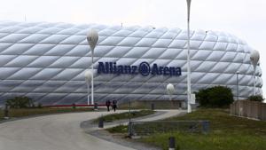 People pass the German Bundesliga soccer club stadium 'Allianz Arena' in Munich, Germany, Tuesday, April 28, 2020.(AP) People pass the German Bundesliga soccer club stadium 'Allianz Arena' in Munich, Germany, Tuesday, April 28, 2020.(AP)