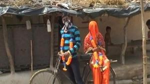 The groom Kalku Prajapati cycled 100kms.(IANS) The groom Kalku Prajapati cycled 100kms.(IANS)