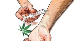 The video, which caused much embarrassment, to the police, shows that on being cornered, the cops tried to flee and a syringe fell from the pocket of one of the cops.(Representative Image) The video, which caused much embarrassment, to the police, shows that on being cornered, the cops tried to flee and a syringe fell from the pocket of one of the cops.(Representative Image)