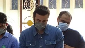 Ranbir Kapoor says a final goodbye to his father Rishi Kapoor. Rishi died on Thursday after a prolonged battle with cancer. Ranbir Kapoor says a final goodbye to his father Rishi Kapoor. Rishi died on Thursday after a prolonged battle with cancer.