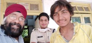 Social activist Pritpal Singh with Lovepreet, who was rescued from Madhya Pradesh.(HT PHOTO) Social activist Pritpal Singh with Lovepreet, who was rescued from Madhya Pradesh.(HT PHOTO)
