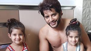 Actor Karanvir Bohra says he is teaching his daughters to be secular Actor Karanvir Bohra says he is teaching his daughters to be secular