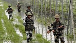 The Pakistani army has violated the ceasefire around 1,400 times this year.(Nitin Kanotra/HT File Photo) The Pakistani army has violated the ceasefire around 1,400 times this year.(Nitin Kanotra/HT File Photo)