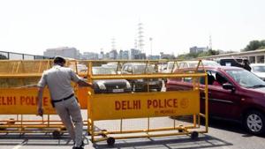 A Haryana Police officer at the border said that entry of vehicles and others without proper passes has been stopped from 10 am on Friday till further orders.(ANI file photo) A Haryana Police officer at the border said that entry of vehicles and others without proper passes has been stopped from 10 am on Friday till further orders.(ANI file photo)