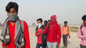 A group of migrant workers head to their native place during lockdown.(Manoj Dhaka / Hindustan Times) A group of migrant workers head to their native place during lockdown.(Manoj Dhaka / Hindustan Times)